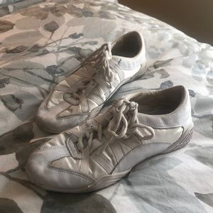 CHEER SHOES! SIZE 8